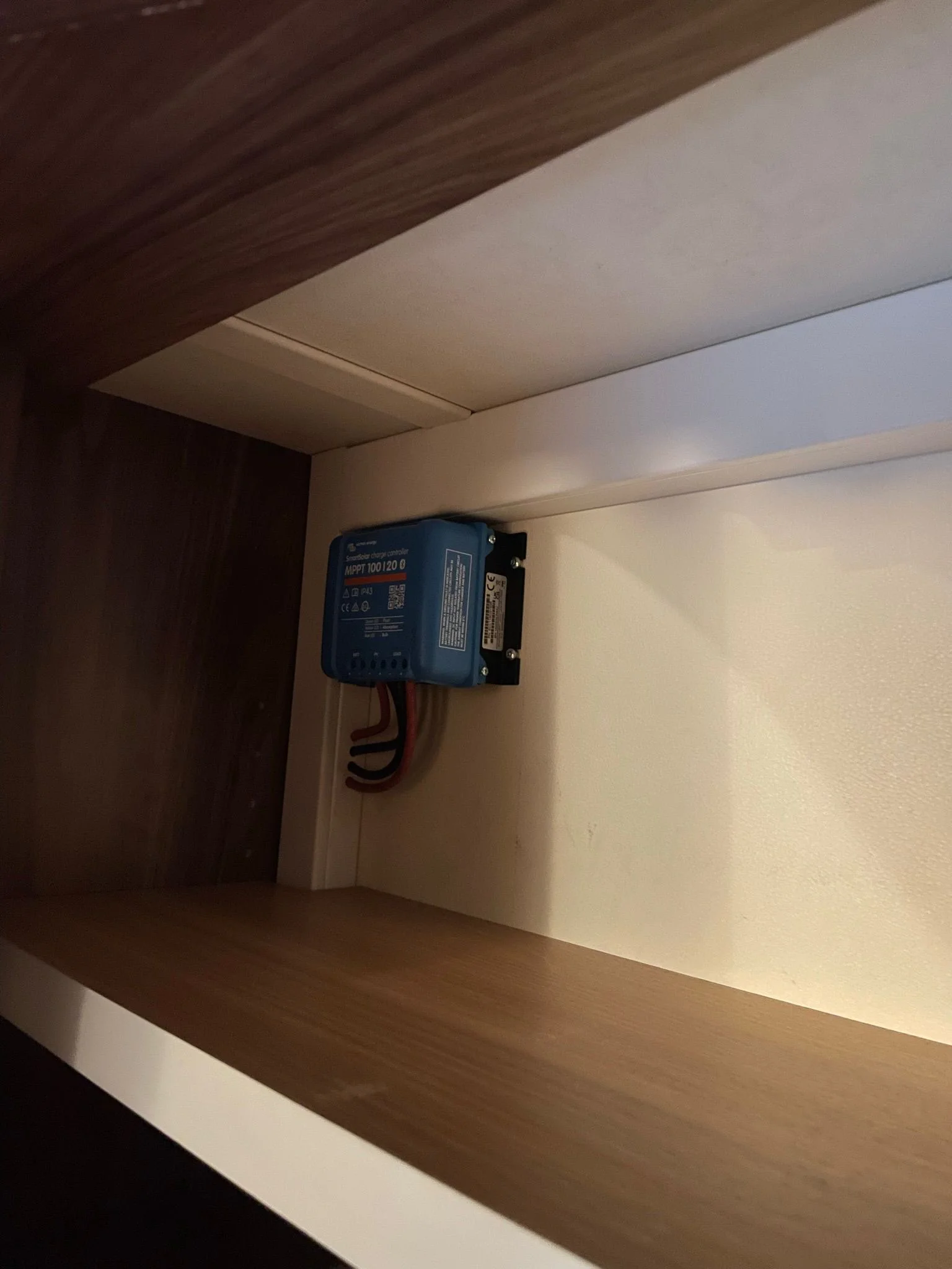 Solární panel a jeho příslušenství — foto 3