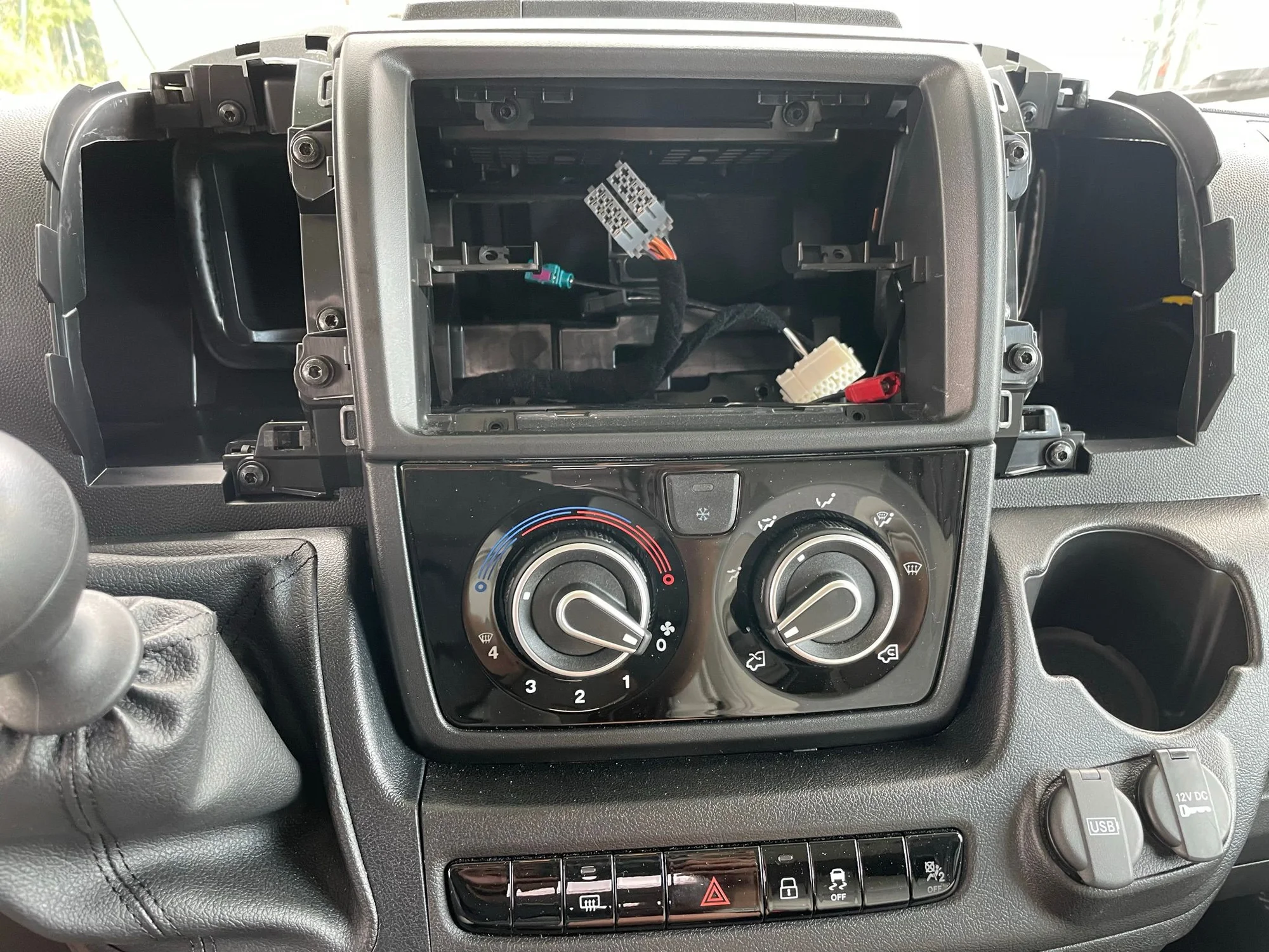 Montáž audio systému — foto 2